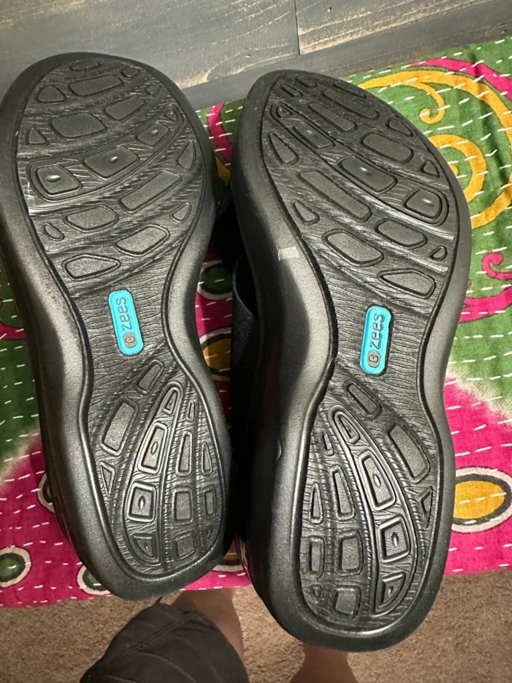 NWOT Bzees Black Cross-Strap Slip-on Sandal
